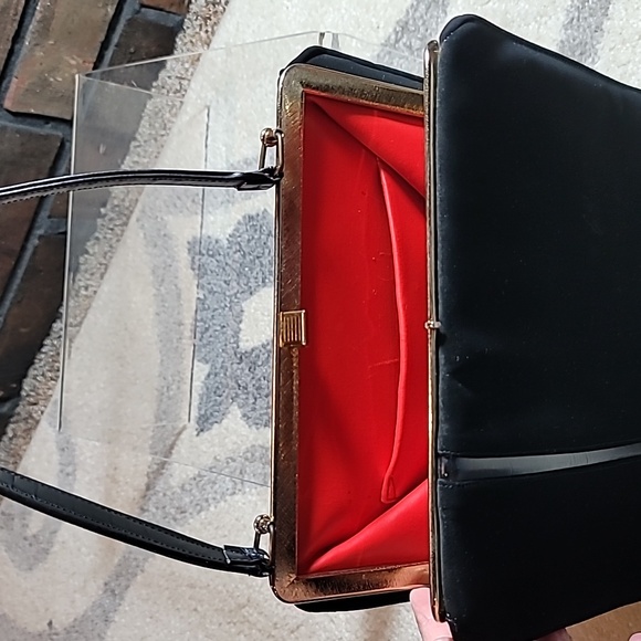 Handbag vintage black fabric red vinyl inside clasp closure hinge opening - Picture 3 of 13